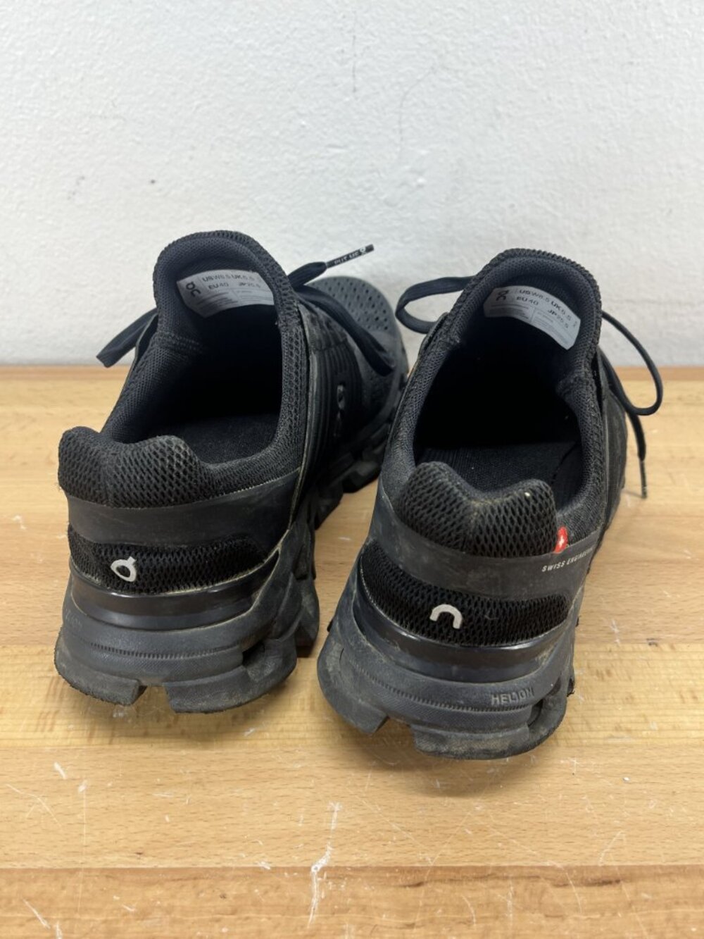 Size 8.5 Women's On Cloudswift Low All Black Sneakers 41.98459 Shoes - Picture 10 of 15